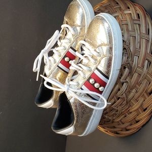 SKECHERS SHOES Decorative Gold and Red. SZ.8.5